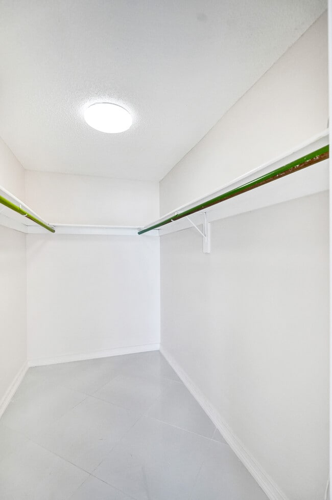 Building Photo - 3113 S Ocean Dr Rental