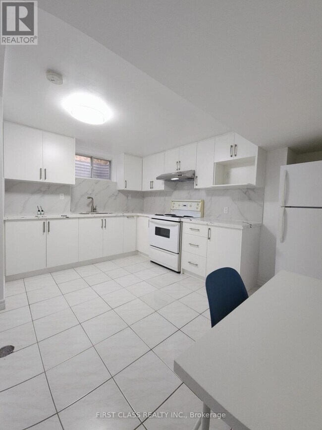 Photo - 27 Macklingate Ct