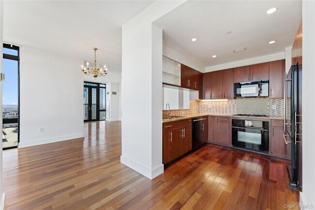 Photo - 175 Huguenot St Unidad 1702