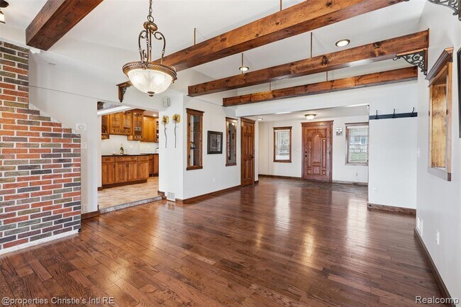 Photo - 2739 Lakeridge Ave