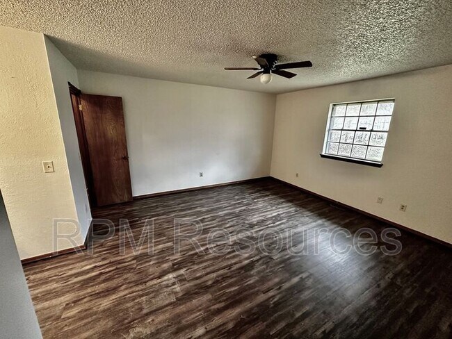 Photo - 7000 Woodlake Dr