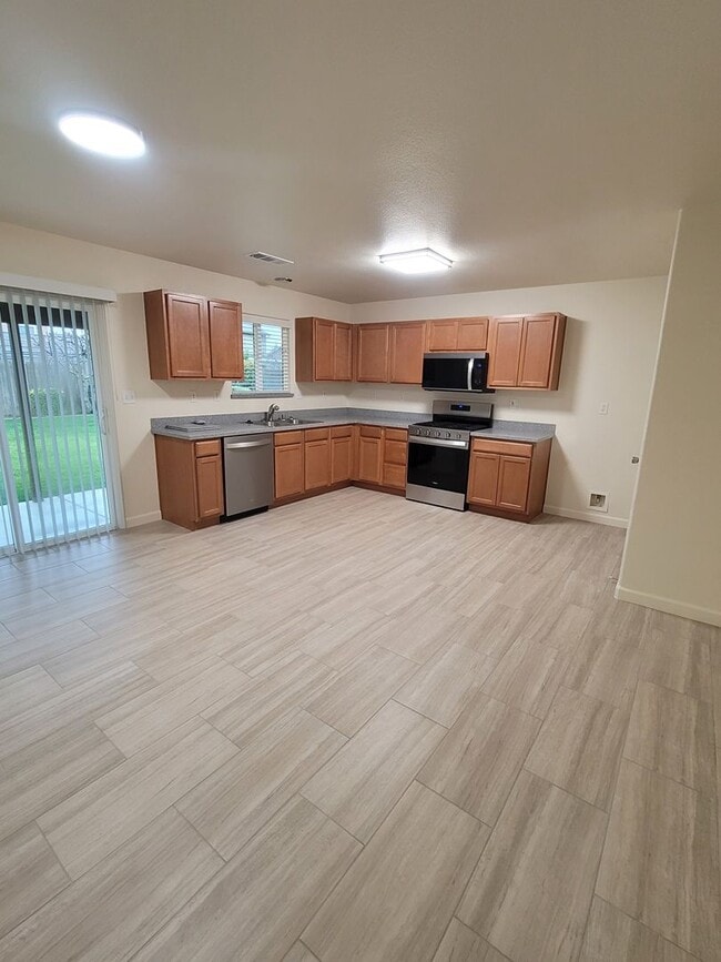 Photo - 3 bedroom 2 bath SW Visalia Home