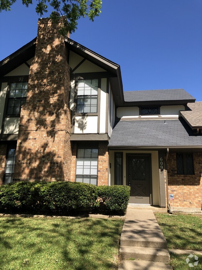 Building Photo - 609 Windgate Ct Rental