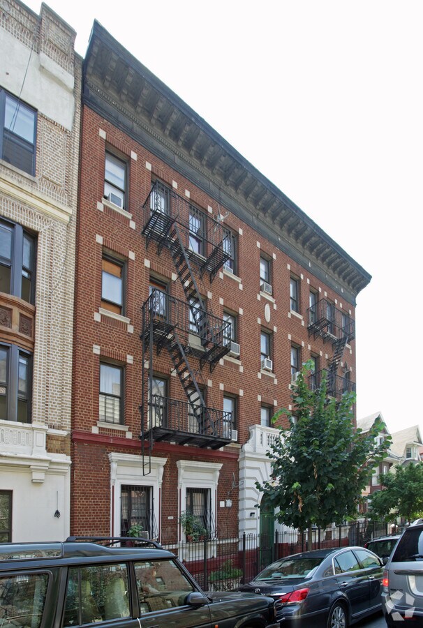 Photo - Elmore Apartments
