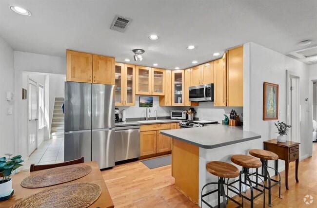 Building Photo - 2102 Peach Tree St Rental