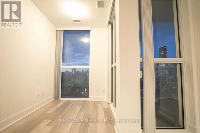 Photo - 318 Richmond St W Unit 1203
