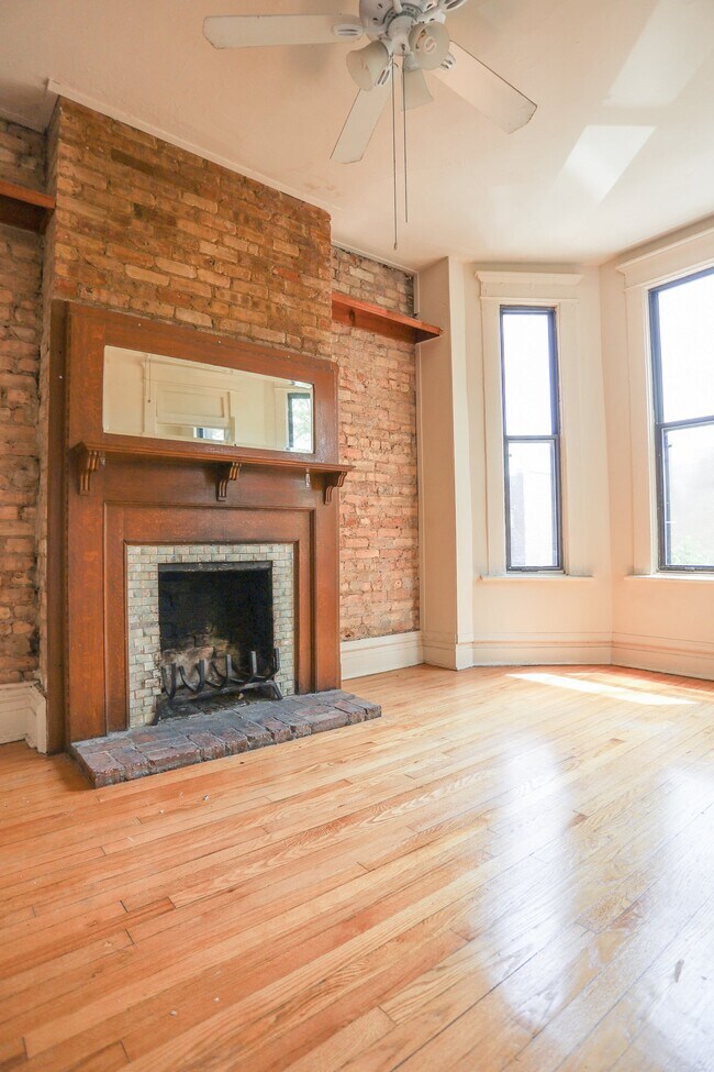 Photo - 840 W Cornelia Ave Unit 1