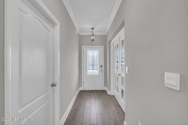 Photo - 660 Narvarez Ave