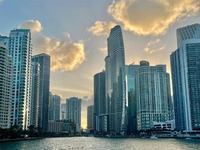 Building Photo - 300 Biscayne Blvd Way