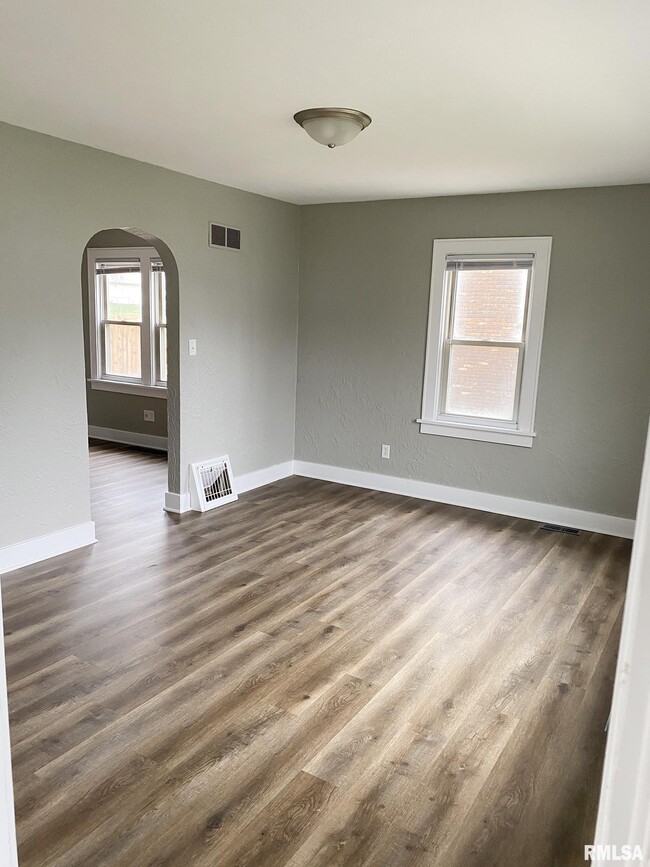 Photo - 303 Central St