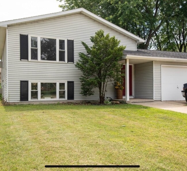 Photo - 703/705 W Gruenwald Ave
