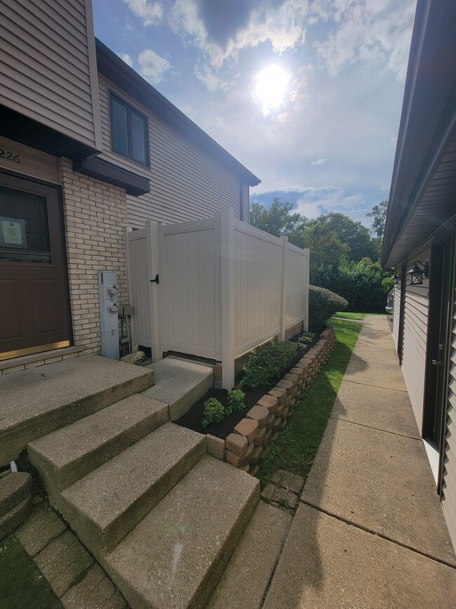 Photo - 224 E Woodlawn Rd