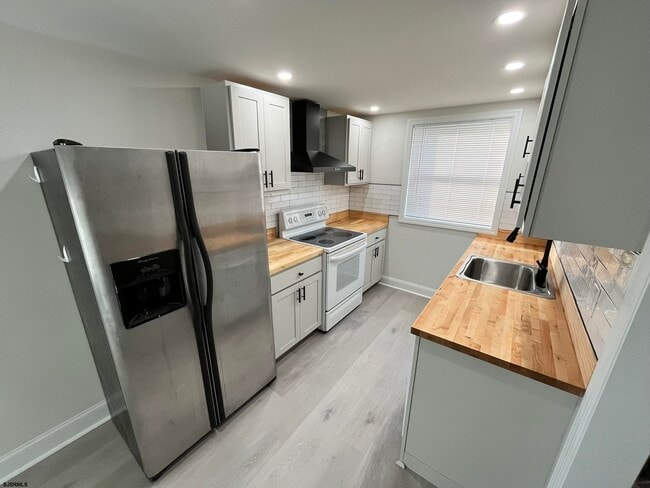 Photo - 9 N Wissahickon Ave