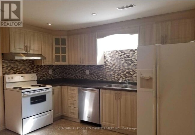 Photo - 5689 Sidmouth St