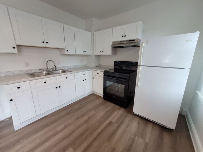 Photo - 565 W Market St Unit Apt 2