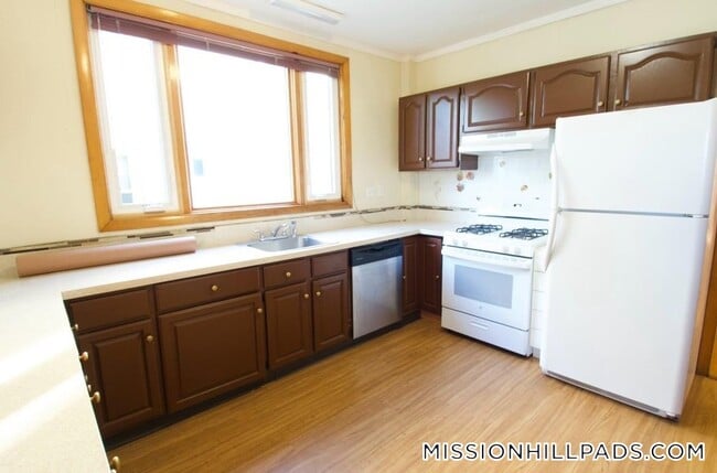 100 Maywood St Unit 2