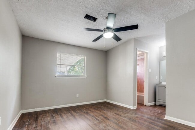 Building Photo - 3120 Royal St