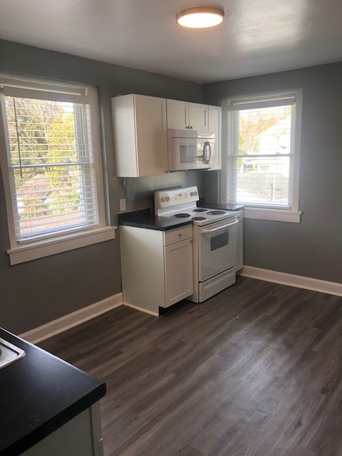 Kitchen - 113 E Pleasant St Unit D