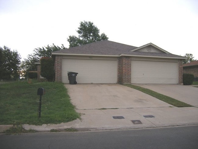 Veery nice 2 Bedroom, 2 Bath Duplex with 2... - Veery nice 2 Bedroom, 2 Bath Duplex with 2... House