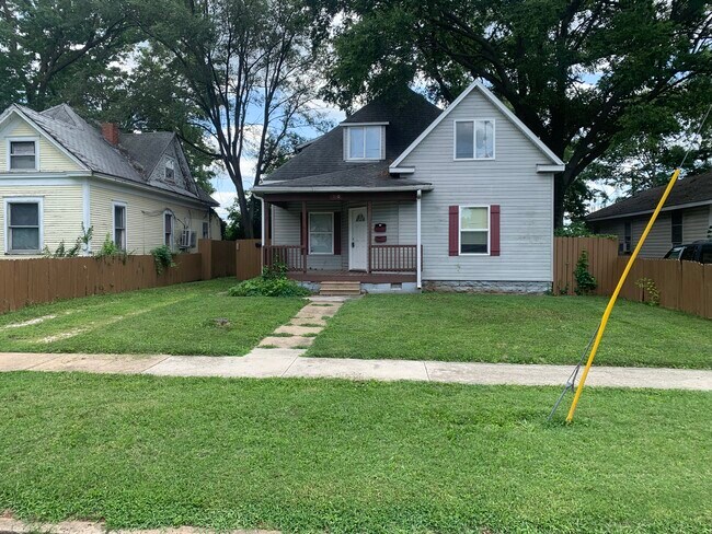 Photo - 930 W Poplar St Unit A