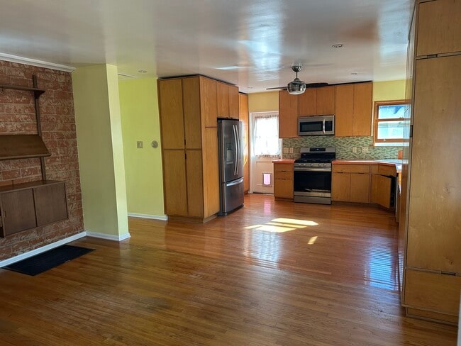 Building Photo - 4680 College View Ave Unit 4680 College View Ave.