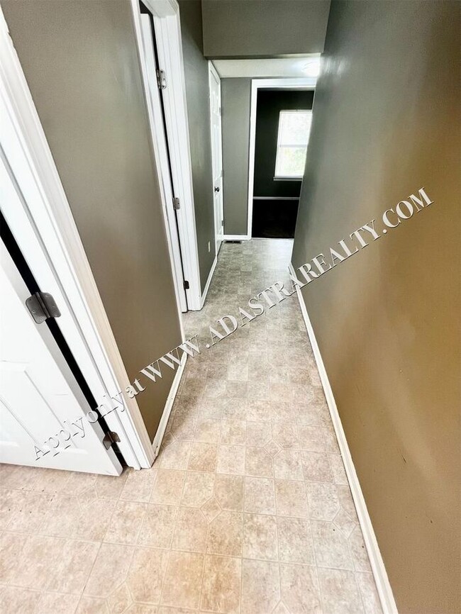 Photo - Spacious Shawnee Townhome 3 Bed/3 Bath-Ava...