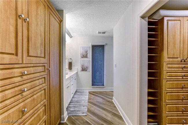 Photo - 370 6th Ave S