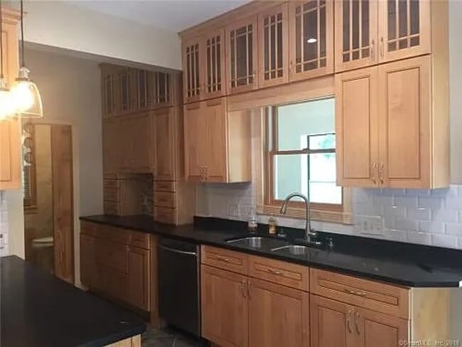 Photo - Queen Anne on Oxford