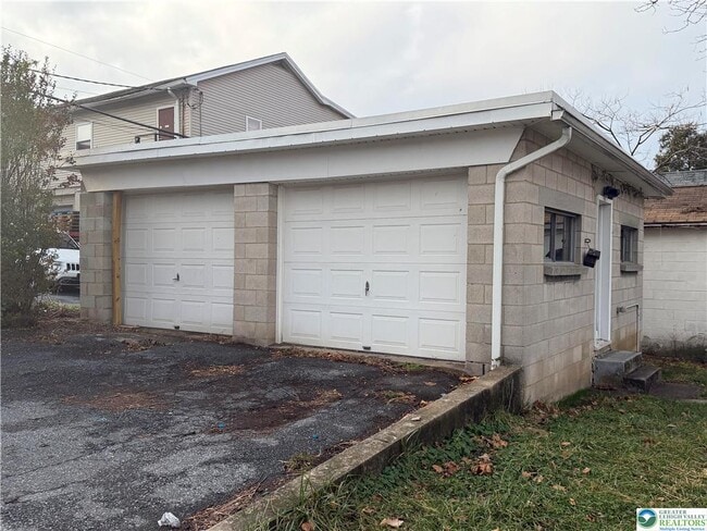 Photo - 32 N Front St