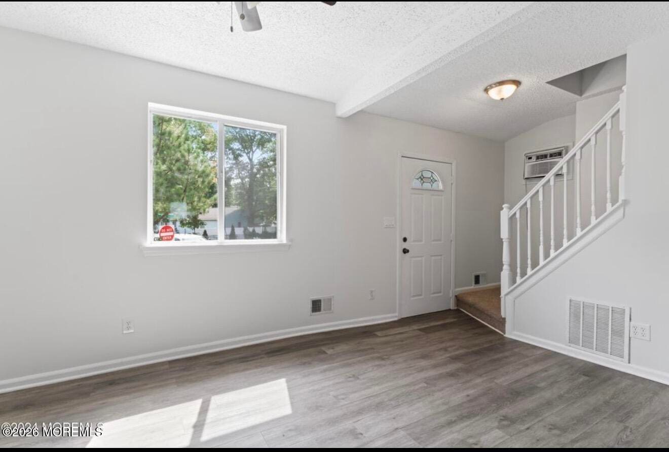 Photo - 73 Oak St