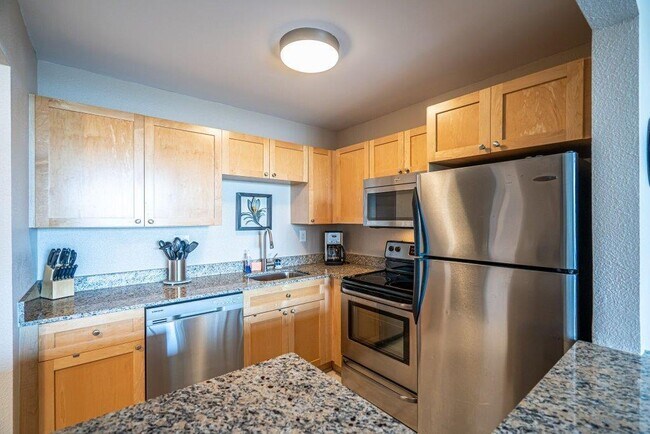 Photo - 1830 Embassy Dr Unidad 411