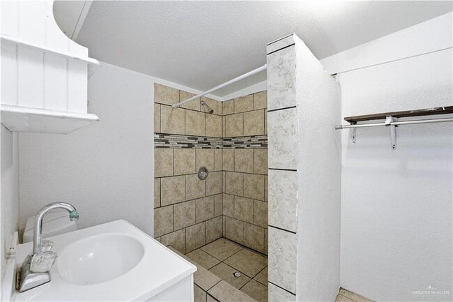 Photo - 8516 Hendrix Ave Unit 3