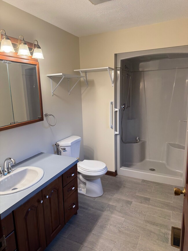 192 Hadley Rd