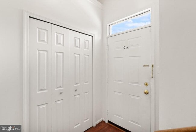 Photo - 47621 Comer Square