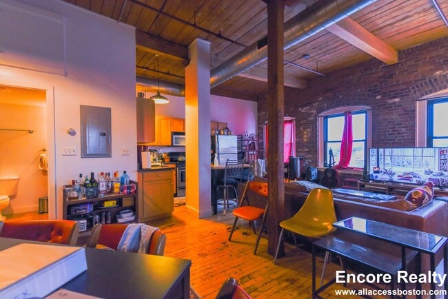 Building Photo - 244 Brighton Ave Unit 404