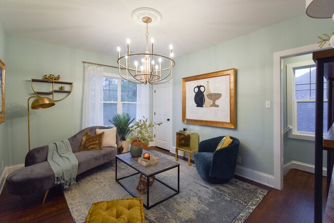 Photo - 1541 Union St