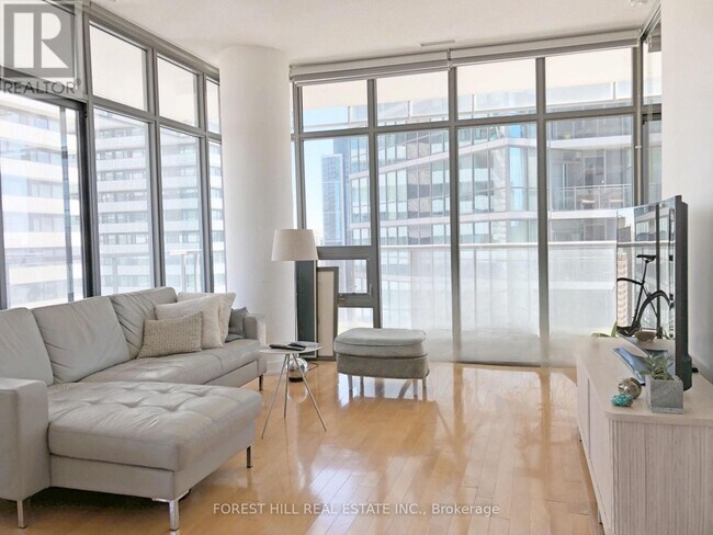 Photo - 33 Charles St E Unit 2511