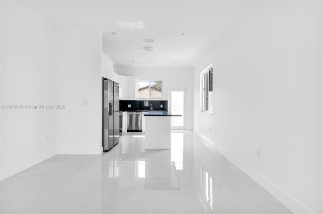 Photo - 785 SW 7th Ave