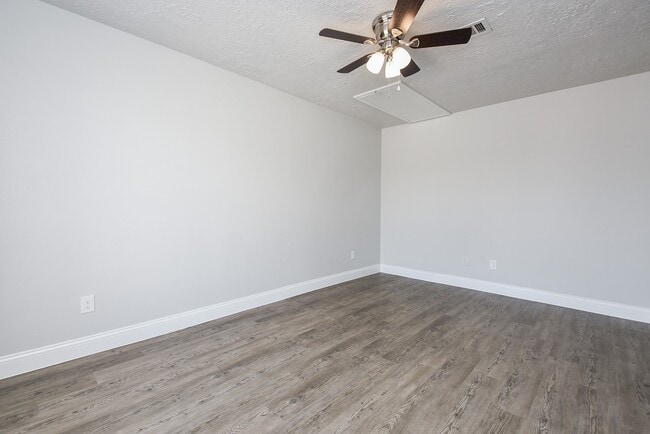 Building Photo - 13151 Walden Rd Unit 206