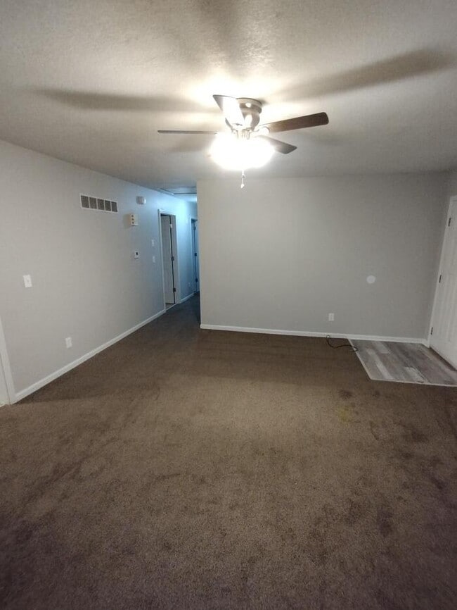 Photo - Cozy 3 bedroom and 2 full bath with in a huge duplex in Liberty off I -35.