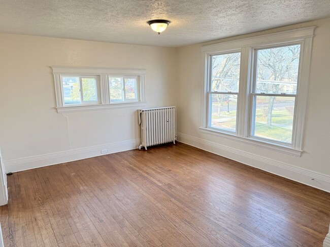 Photo - 411 W Washington Ave Unidad Upper - ALL UTILITIES INCLUDED