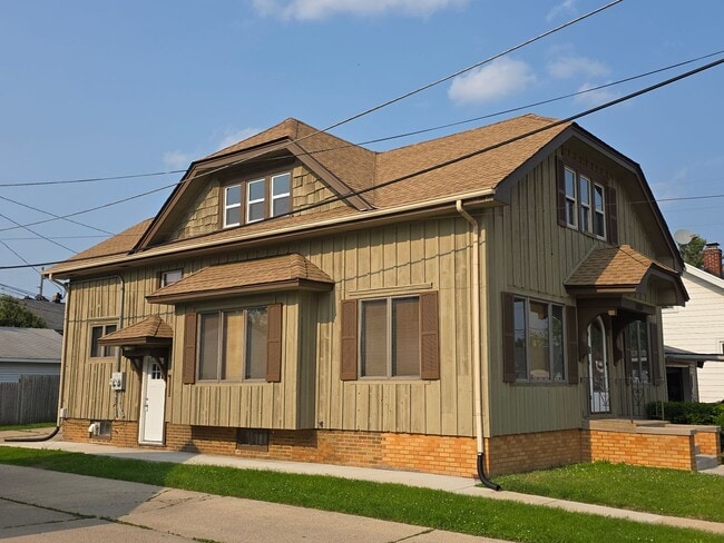 3010 21st St Unit Upper