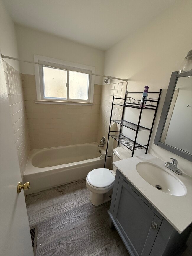 Photo - 241 Dakota St