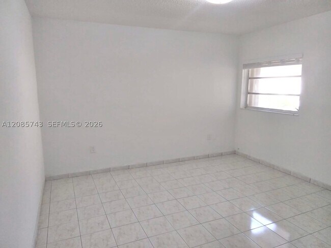 Photo - 3304 SW 23rd St Unit 0