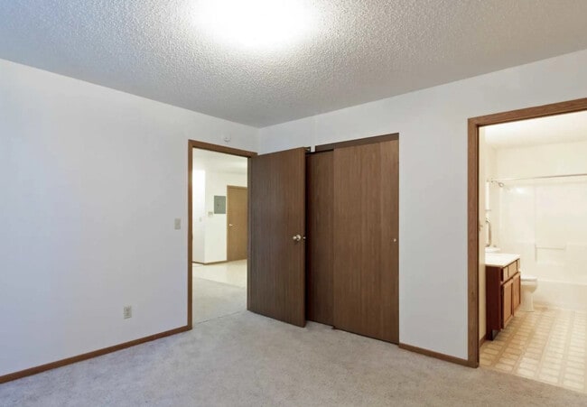 Southmoor Apartments & Townhomes