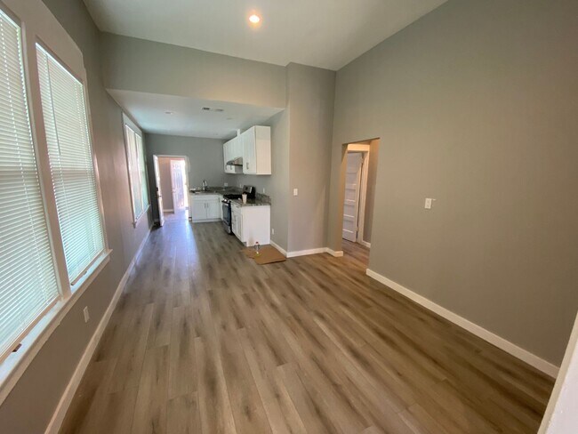 Photo - @ M Palomares (WO) Unit 372