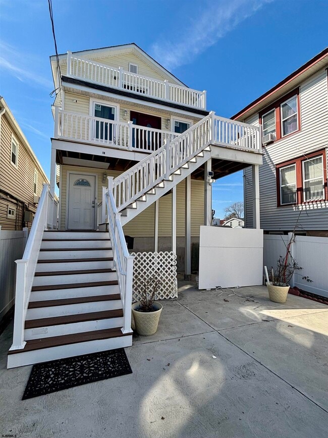 Building Photo - 8 N Newport Ave Rental