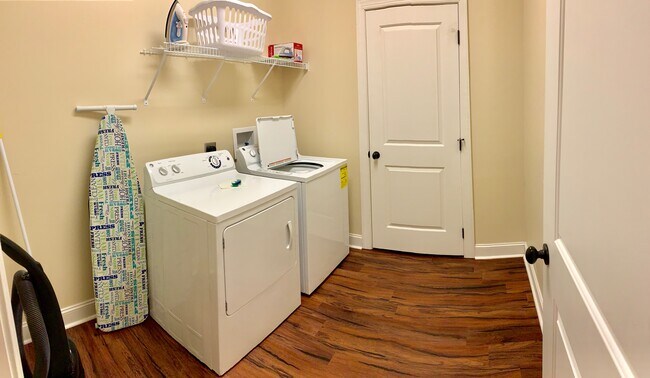 Photo - 102 Trescott Ln