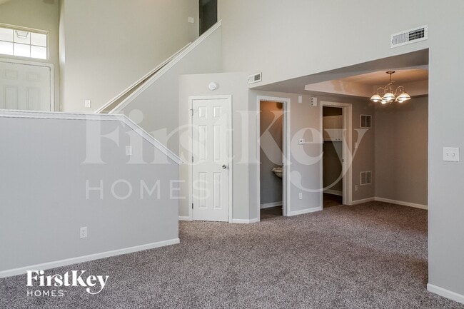 Photo - 6735 Ossington Dr