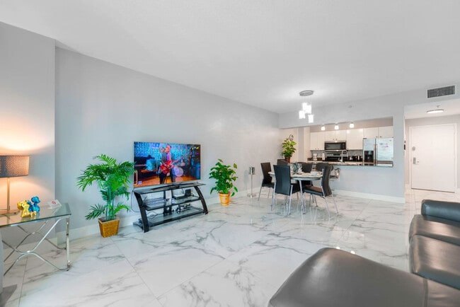 Photo - 1 SE 12th St Unidad FL42-ID1022233P